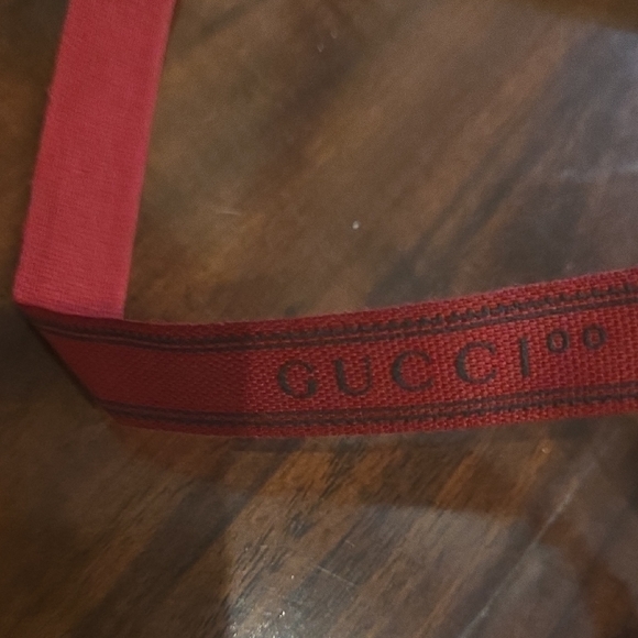 Gucci Beige Tissue Paper with Burgundy Gucci Ribbon - Picture 2 of 6